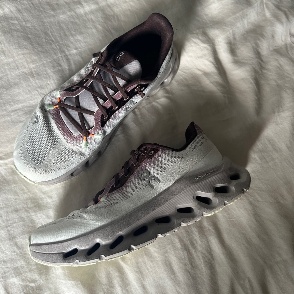 On Running Cloudtilt size 8